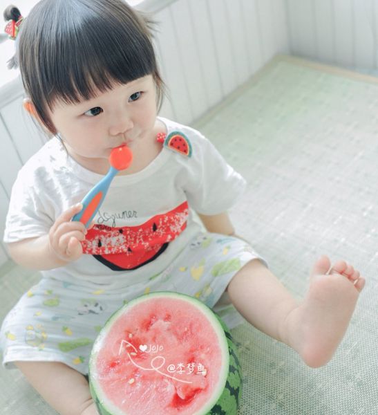 一颗西瓜能拍出怎样的儿童写真-6.jpg