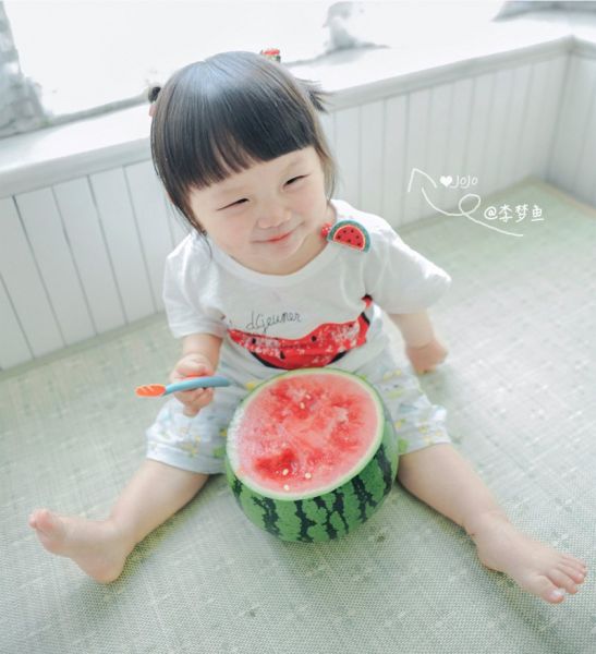 一颗西瓜能拍出怎样的儿童写真-7.jpg