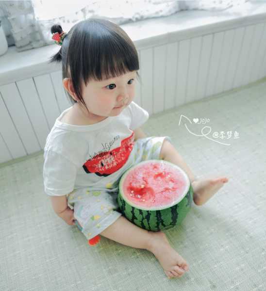 一颗西瓜能拍出怎样的儿童写真-3.jpg