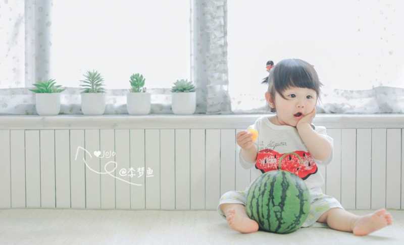 一颗西瓜能拍出怎样的儿童写真-2.jpg