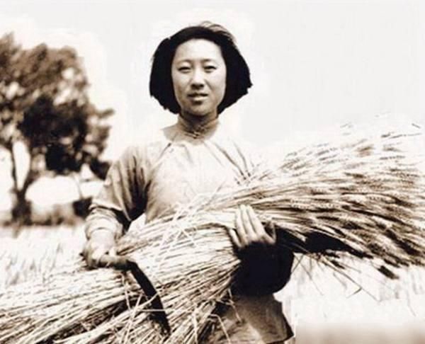 1957年，她给毛主席点烟时被摄影师抓拍了张相，她后来怎...-6.jpg